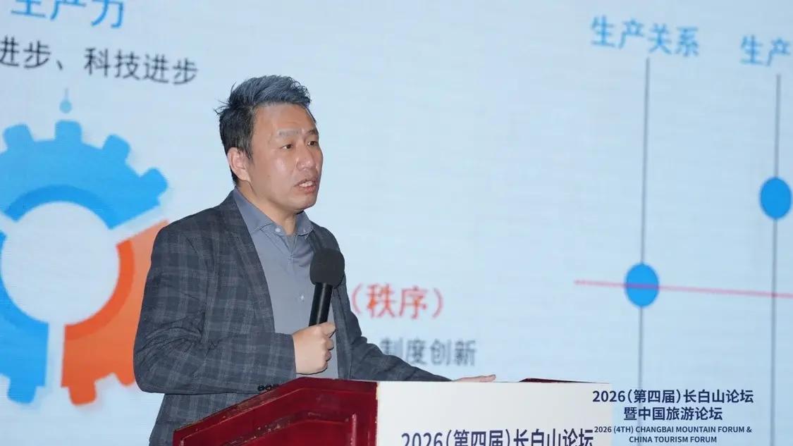 A股人工智能板块今年可能会大幅杀跌？要小心了。
付鹏认为：人工智能相关的小微盘、