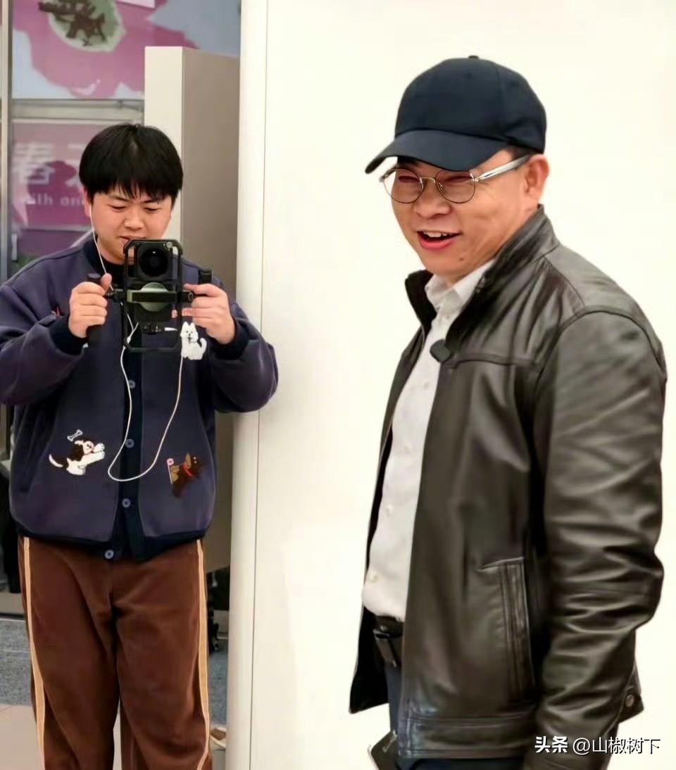 本来还想听余承东吹牛皮的，没想到他病了，何刚说余总已经到了长沙，因为身体不适无法