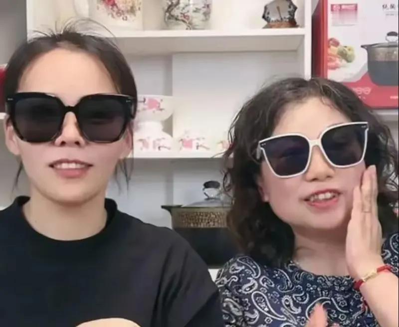 杜某枝能同意许敏在阳光刺眼的室外戴太阳眼镜吗？许敏不可以！老杜不同意！反正杜某枝
