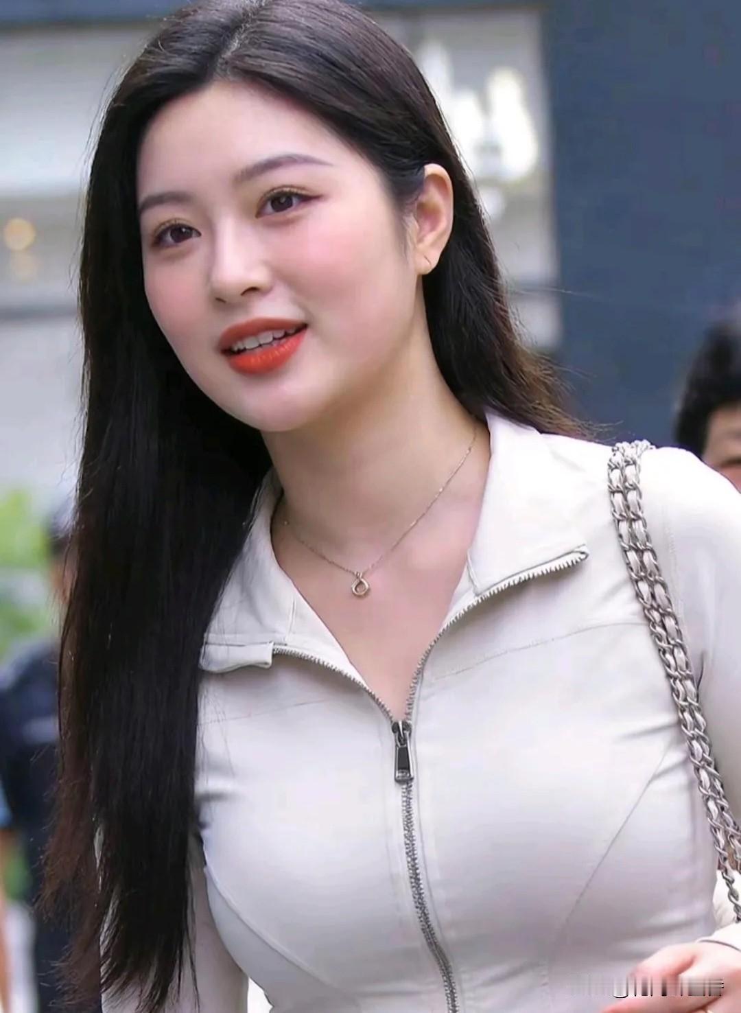 服役16年女兵两难：
拿复员费回家 还是转改文职留队？
 
（注：本文为结合真实