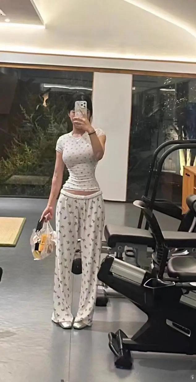 这种属不属于你们心中的极致身材？ ​​​