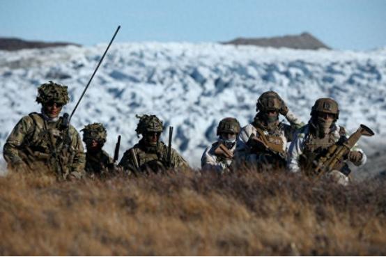 丹麦真敢干，带炸药硬闯格陵兰，只为了演习炸跑道，难不成北约盟友要兵戎相见？
 