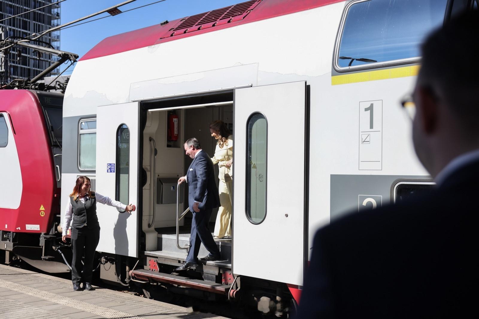 4.24 卢森堡大公纪尧姆五世和大公夫人斯蒂芬妮访问南部的埃施-阿尔泽特 