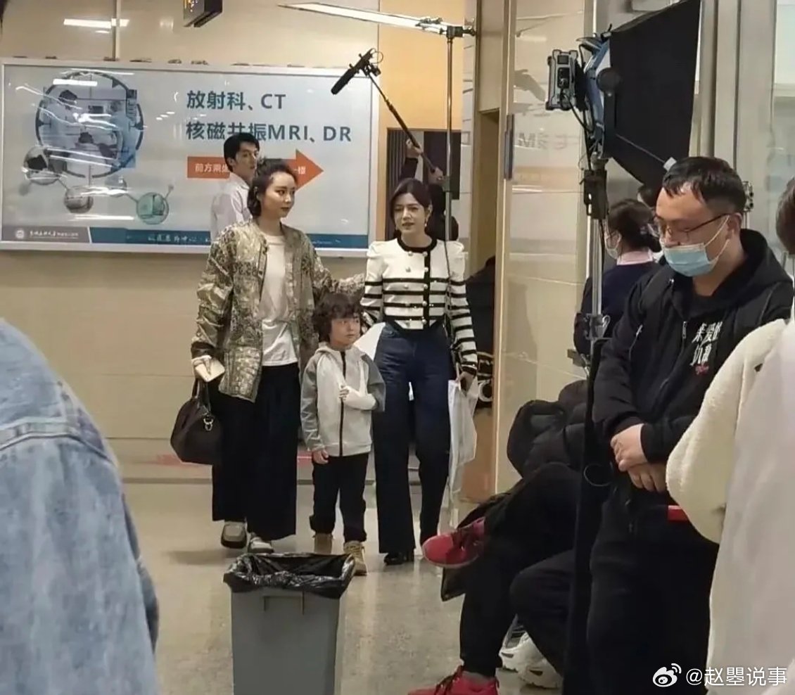 没有十全十美的人，陈妍希也是这样的，电视上看到的挺精致的，可一离开滤镜，就像大妈
