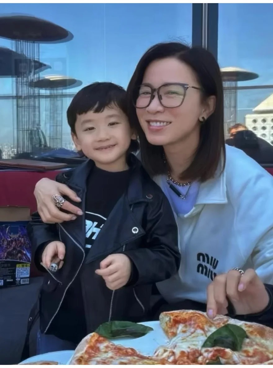 佘诗曼带干儿子过二人世界 佘诗曼我梦想中的神仙干妈 