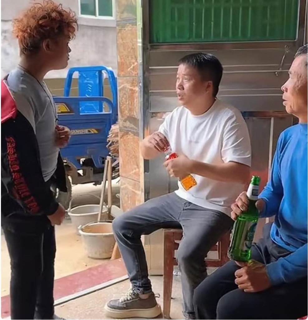 范小勤现状：18岁像精神小伙，交流基本无障碍，还请女粉丝喝奶茶 