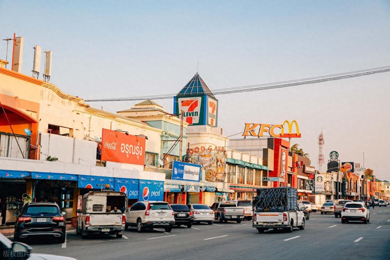 收入不高却活得最爽，泰国人的快乐到底谁给的？
泰国人好像特别容易快乐？明明收入不