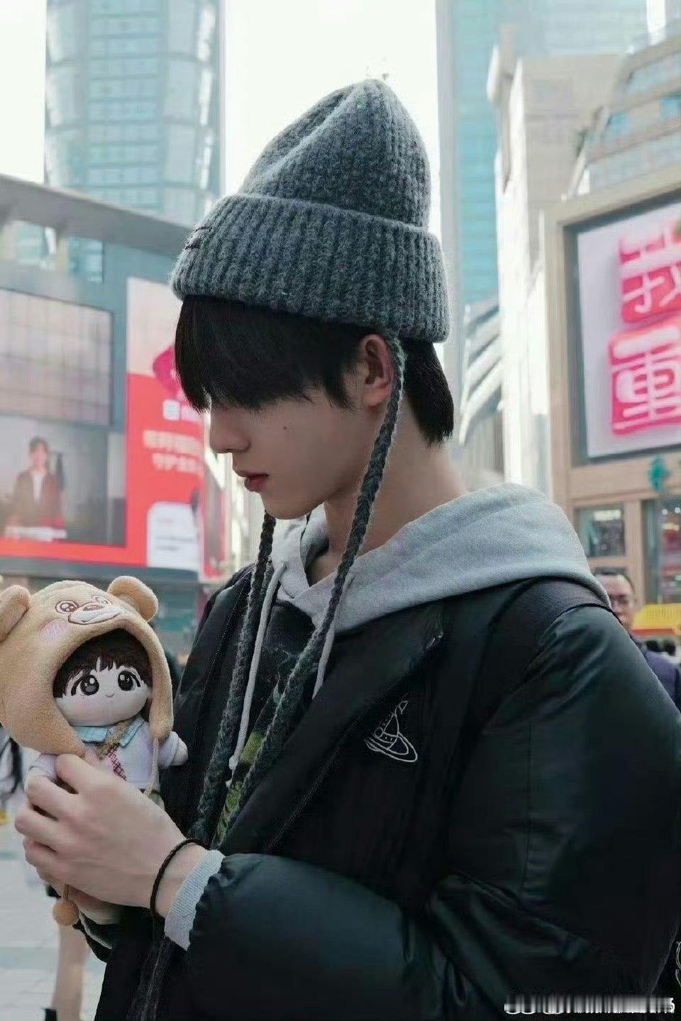 苏新皓 棉花娃娃最严厉的父亲苏新皓带娃名场面！把棉花娃娃当小朋友管，严肃又认真，