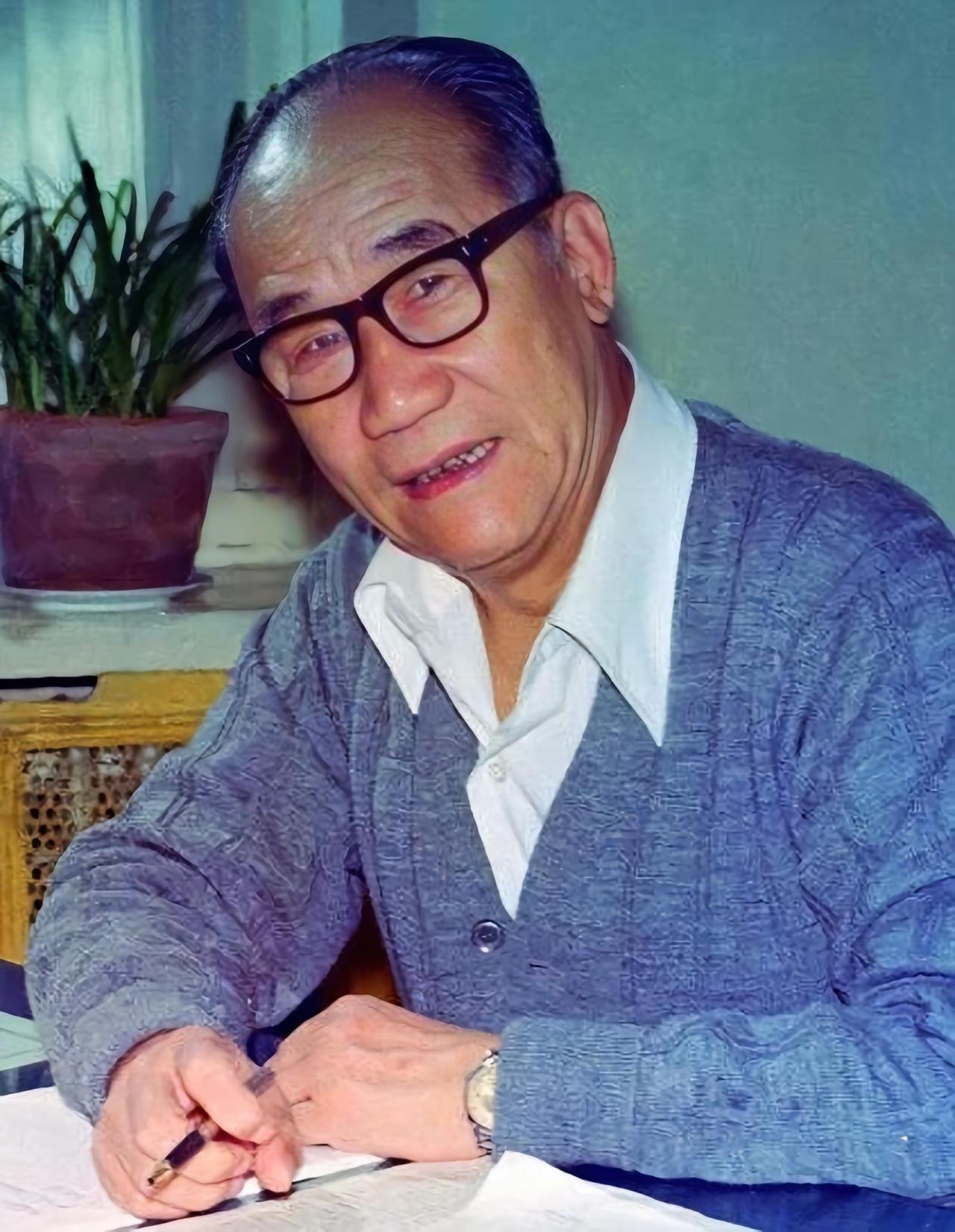 侯宝林（1917年11月29日-1993年2月4日），满族，出生于天津市，原名侯