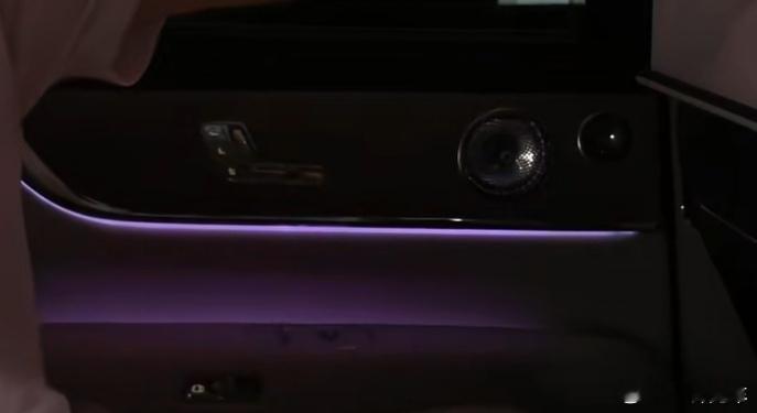 不知道大家有没有留意到，视频还透露出一个细节——新款问界M9的座椅调节按钮，6座