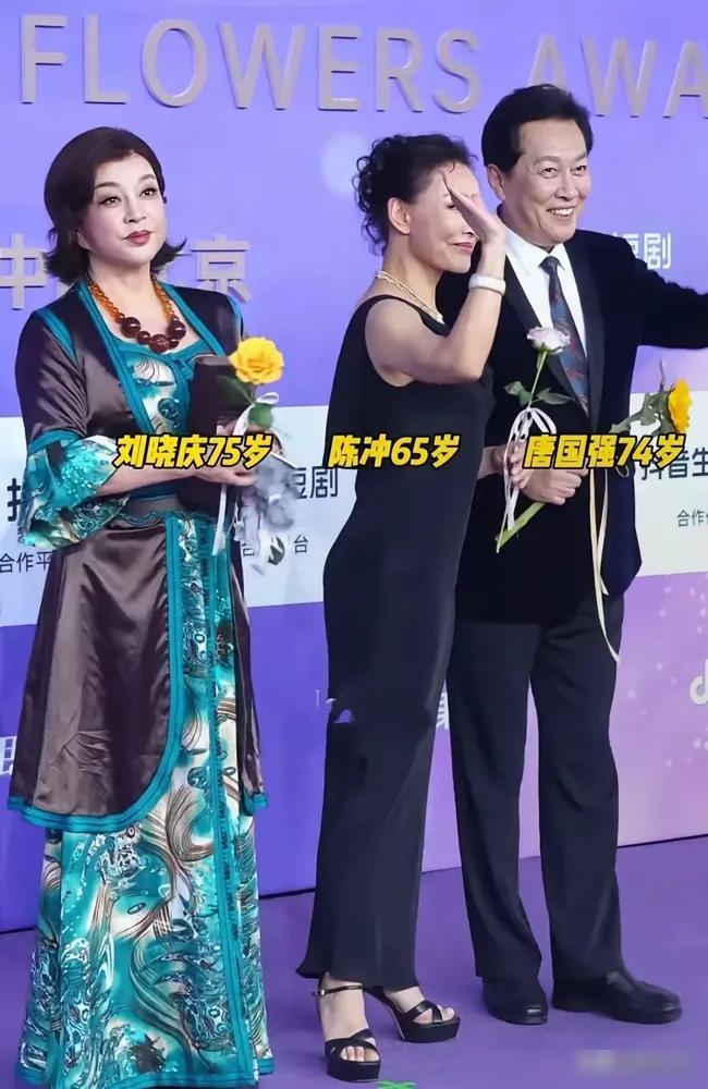 百花奖舞台之上，75岁刘晓庆一番直白发言引人深思 