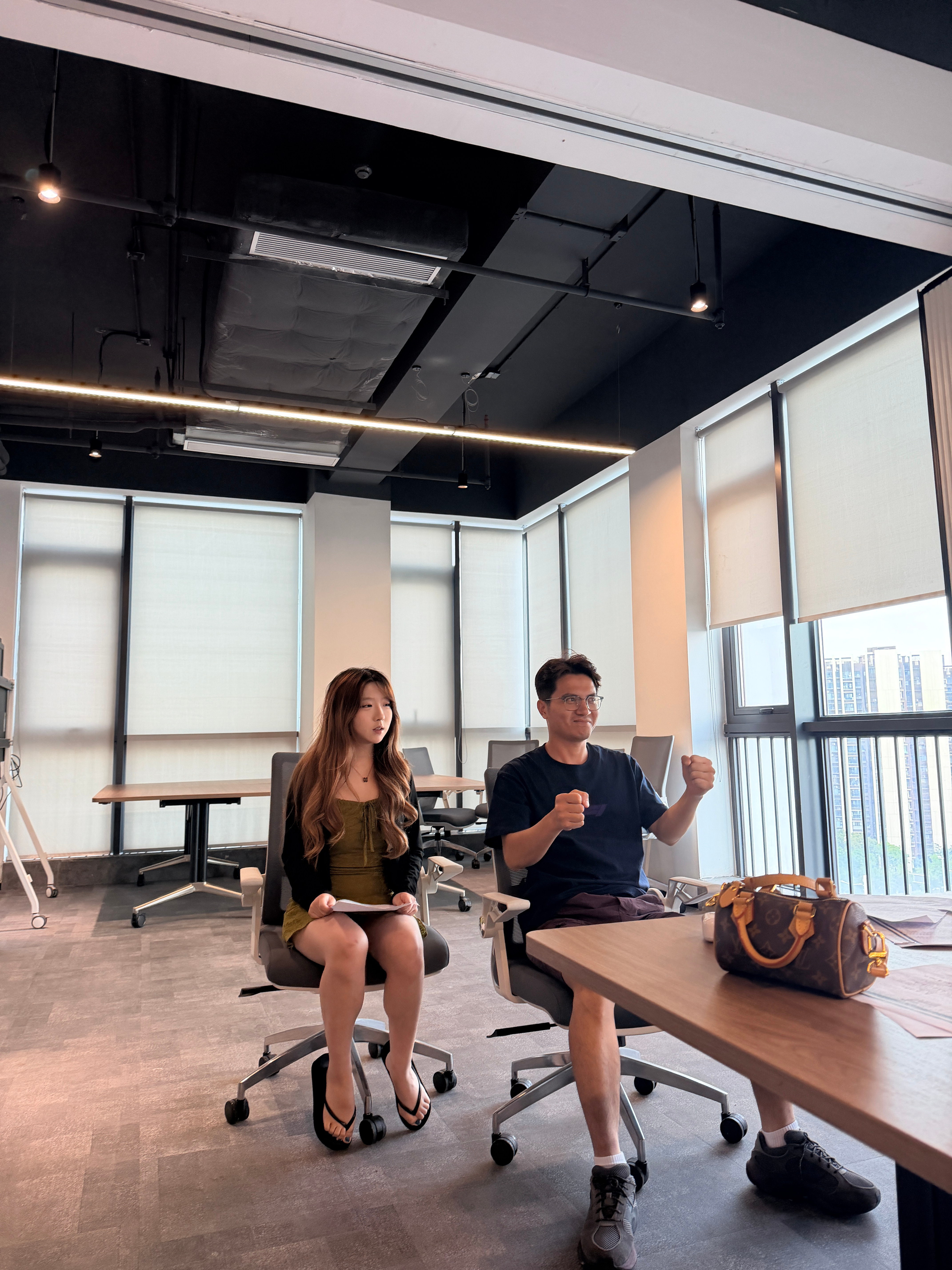 看得出来他在开什么车吗？这信念感十足阿哈哈哈 