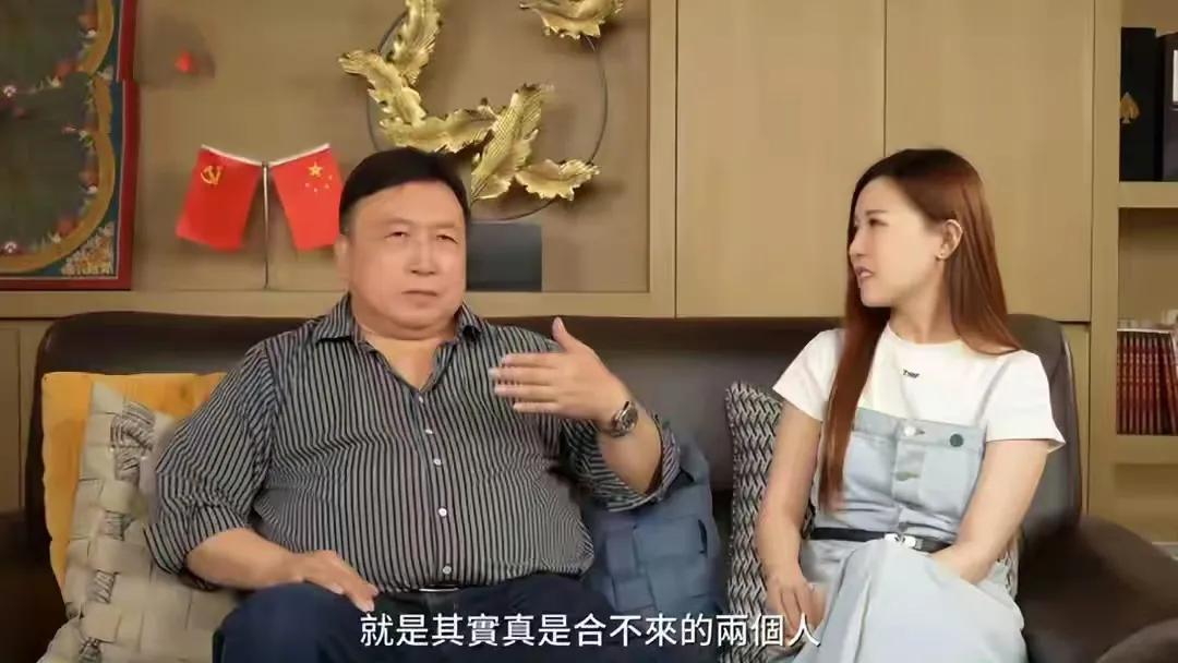 亲妈变“差评师”？张柏芝片场骂夫惹王晶担忧！都说家丑不可外扬，可张柏芝偏不——当