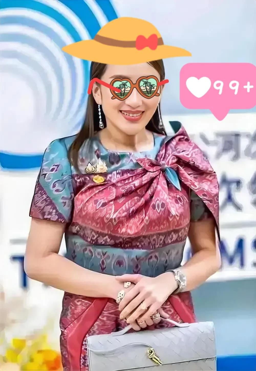 就在刚刚！！！
泰国宣布了！
8月21日被停职的泰国总理佩通坦亲自到宪法法院，就
