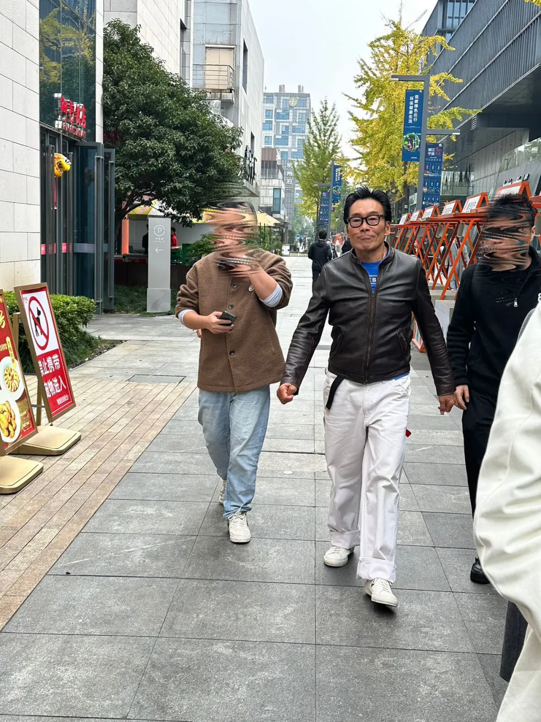 卧槽！走大运了！吃饭偶遇明星！！！