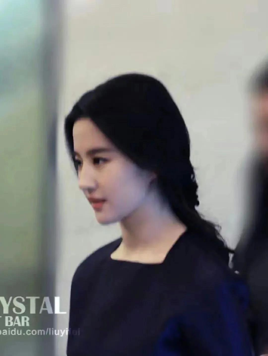 刘亦菲年轻的时候是可哇咿的。@刘亦菲  