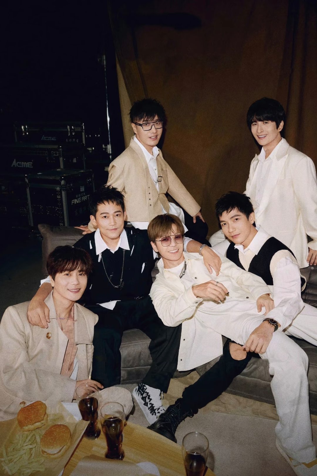 0713不会真去拍短剧了吧这年头有份工作就不错了，还在乎长剧短剧的？ 