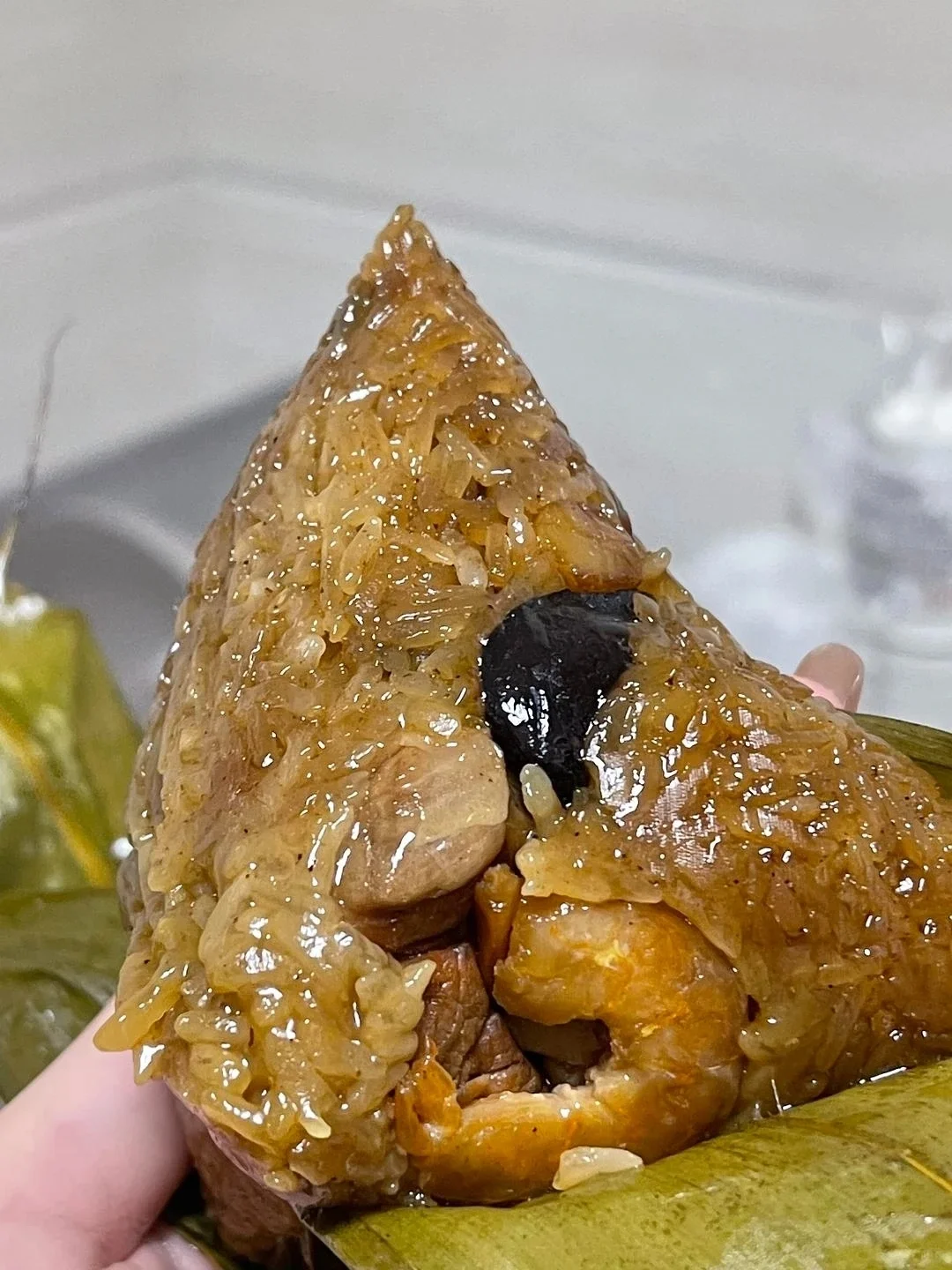 婆婆把整个世界都塞进粽子里了