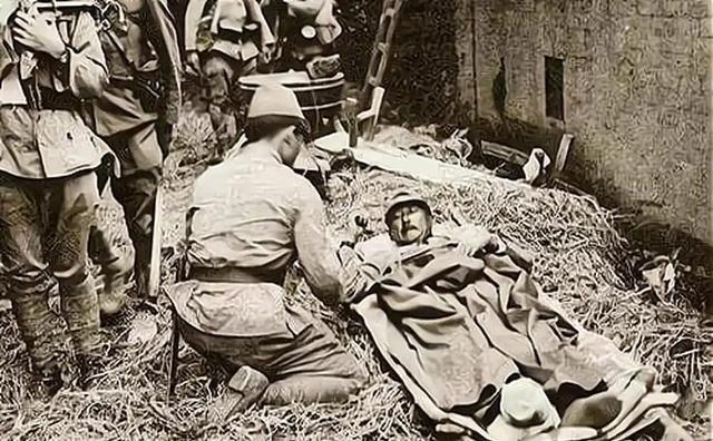 1939年，日军少将中村正雄被击中腹部，身受重伤，军医为了取出子弹，只能切开他的