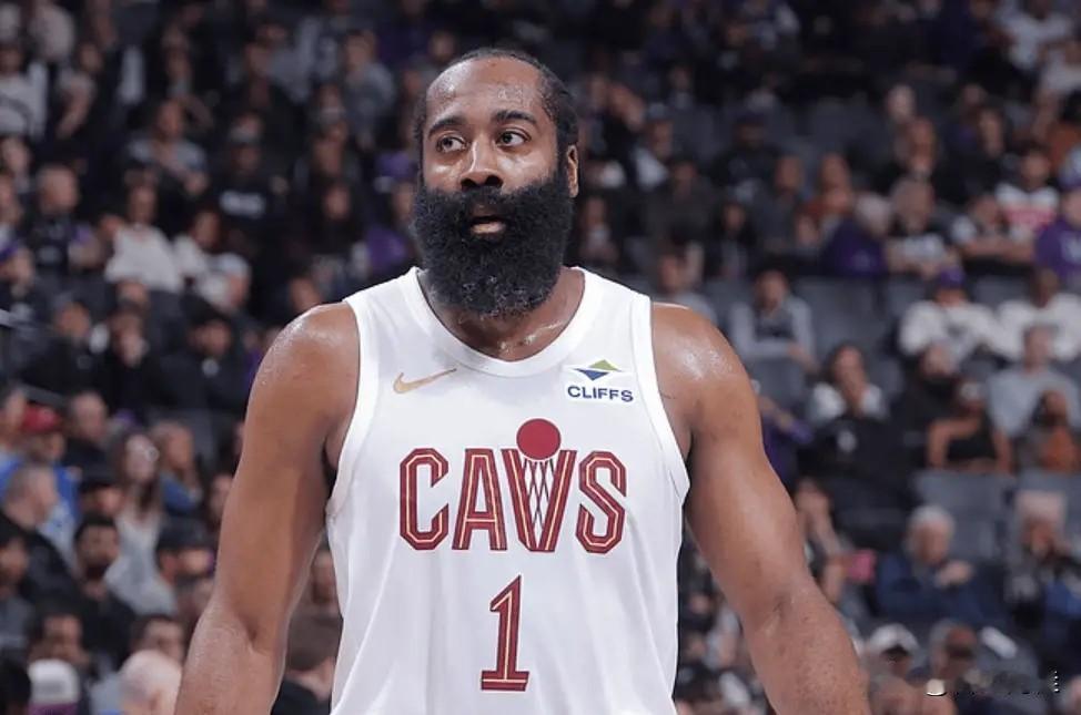 骑士目前没看出来进攻的层次感，除了15打出了战术影响力整场都在乱打，后边理想是状