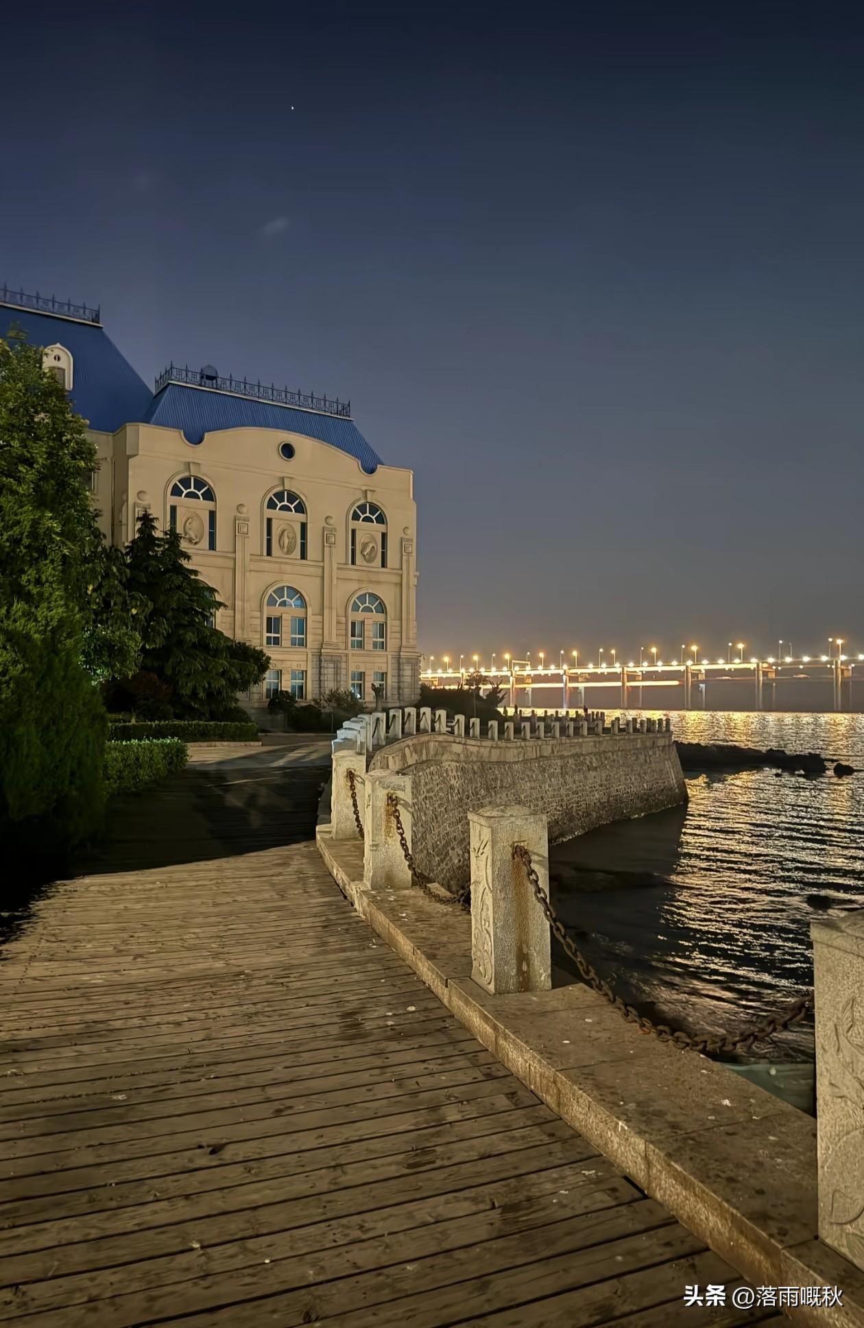 偷得浮生半日闲，风也温柔，心也安然。