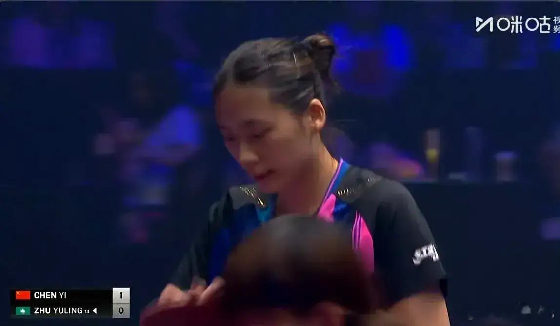 美国大满贯女单决赛，陈熠2-4朱雨玲，诞生新女王，郭炎有话说第一局；11-7第二
