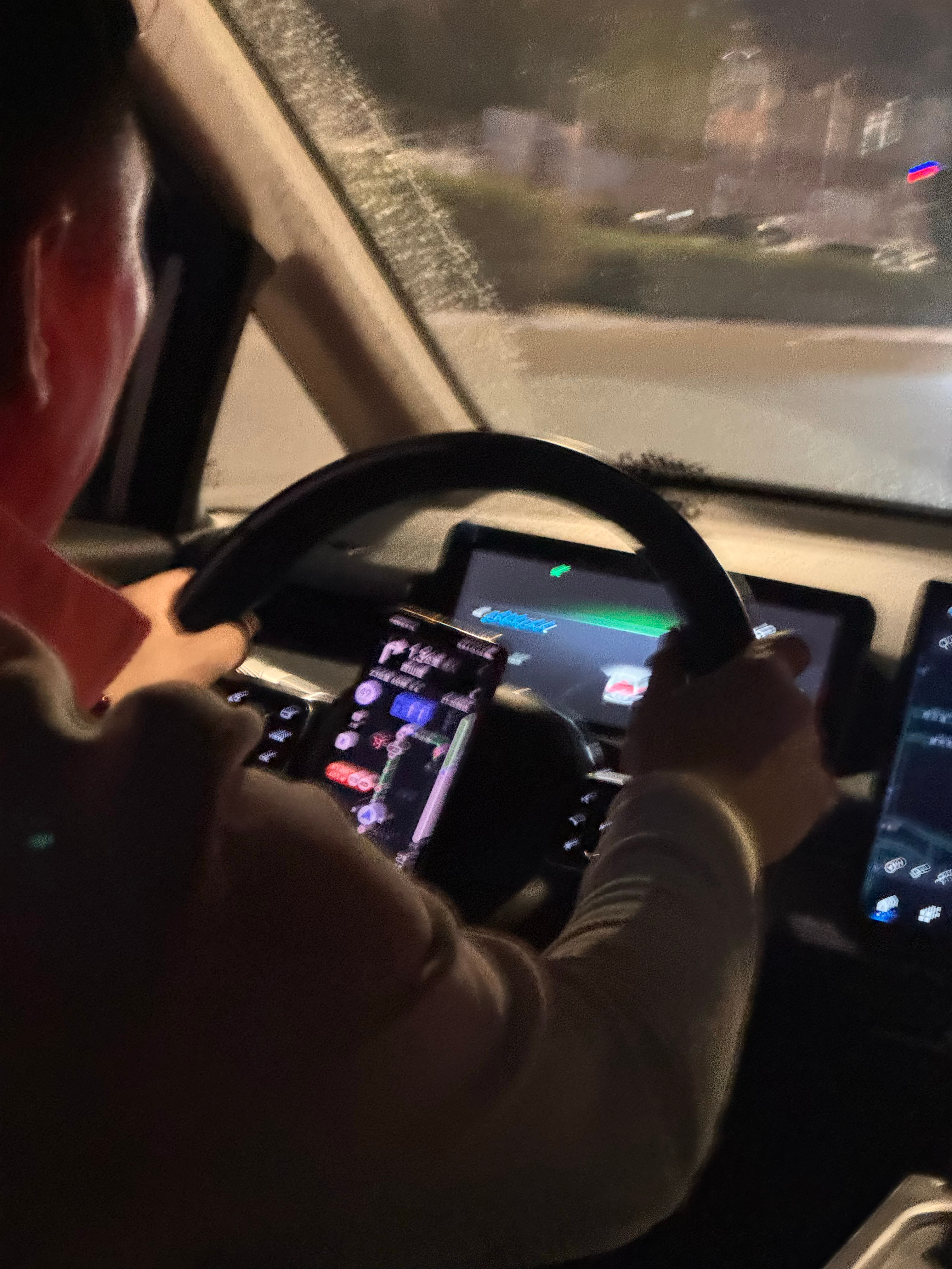 “哦不是师傅”“您这个脸上怎么还有长方形印子呢？”“是上工地打架被板砖拍了吗？”