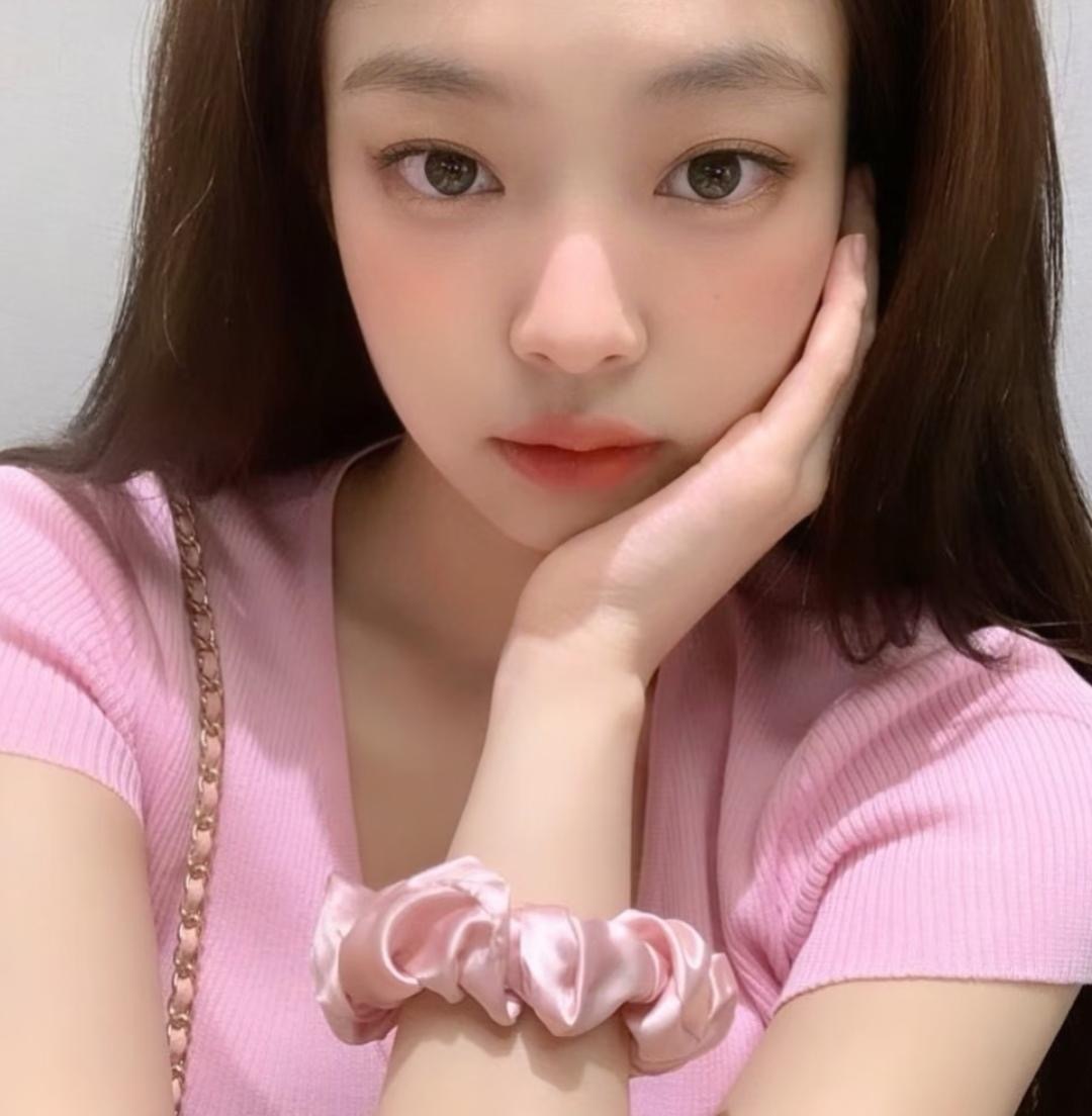 JENNIE[超话]  来这条互动一下给ch加热[爱你] ​​​