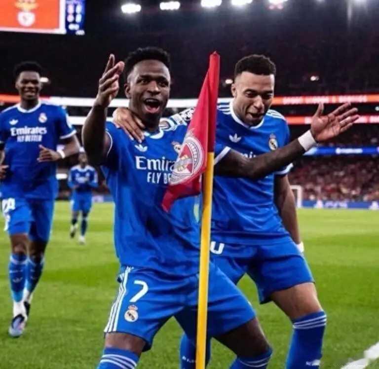 歧视华人不算歧视？皇马维权斗士人设崩塌，伯纳乌沦为道德审判台在明日凌晨的欧冠赛场