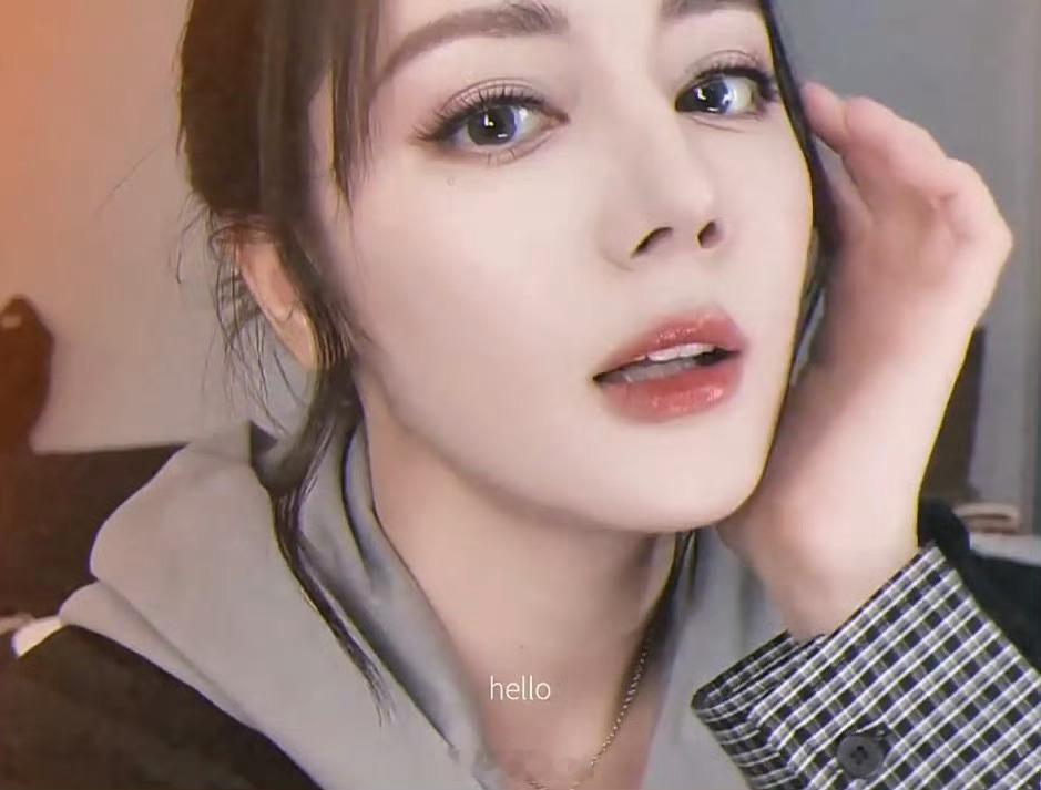 开头迪丽热巴美颜暴击来的亚飞哥哥我们再也不见好嘛 好的