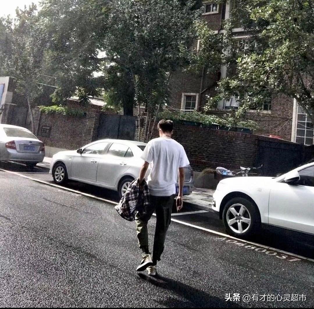 年初心里规划好的事，一件都还没来得及做，日历眼看着马上就要翻到年底了。最让人难过