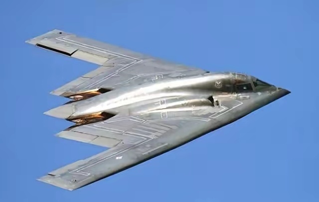 外媒曾宣称：B-21可自由进出中国，并随意轰炸，中国根本拦不住！呵呵 