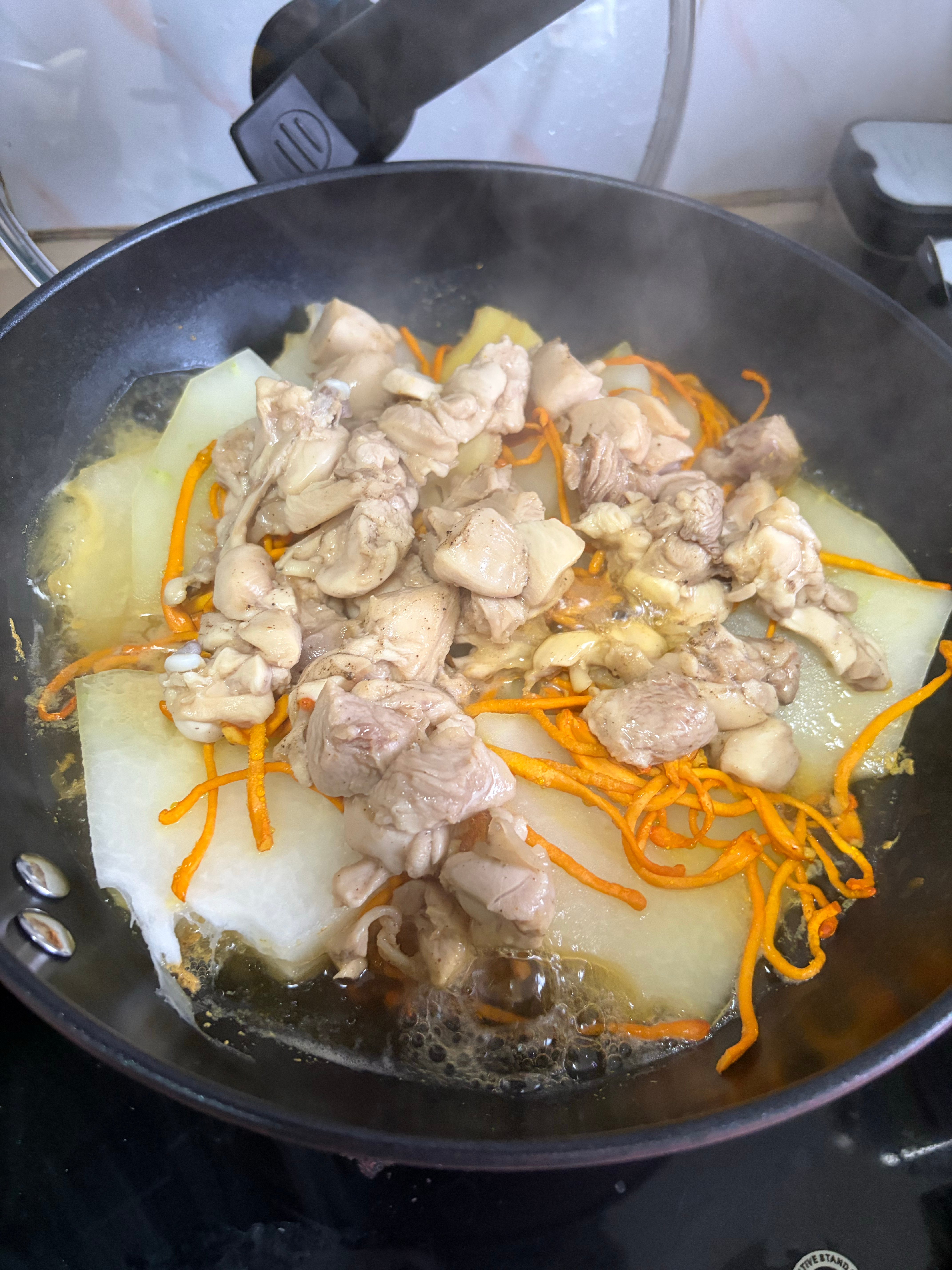 厨神的诞生之冬瓜桑拿鸡太好吃了有点惊呆了汤好鲜肉好嫩下次可以再放点丝瓜😋 