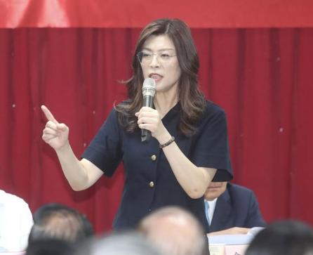 中国"国民党主席"郑丽文正式宣布 
 
7月30日，国民党主席郑丽文宣布，要以个