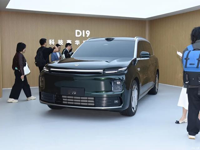 从零跑D19看，自主品牌中大型SUV的技术普惠真的来了
最近研究了一下零跑D19