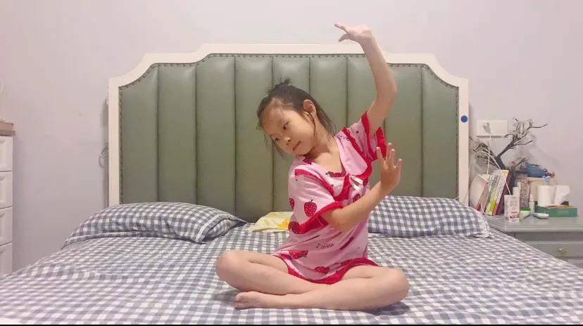 今天忙了一天张嘟嘟升小学的事，已累瘫，今天不更新了[送心]