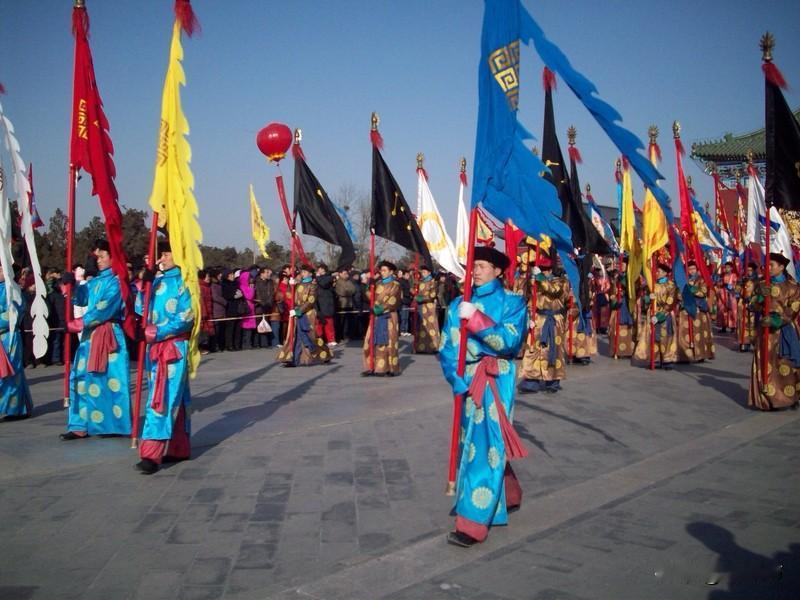 清朝为何轻而易举就被外敌打败?
清朝被外敌打败并非“轻而易举”，而是其腐朽的封建