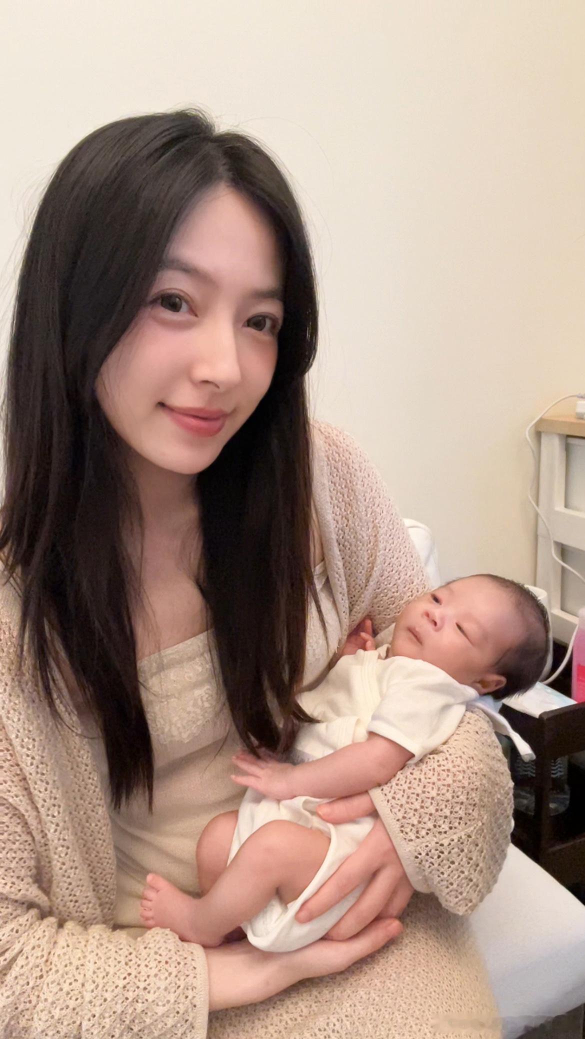 对完最后一些工作亲子时刻了一会儿ee们晚安啦～🌛 