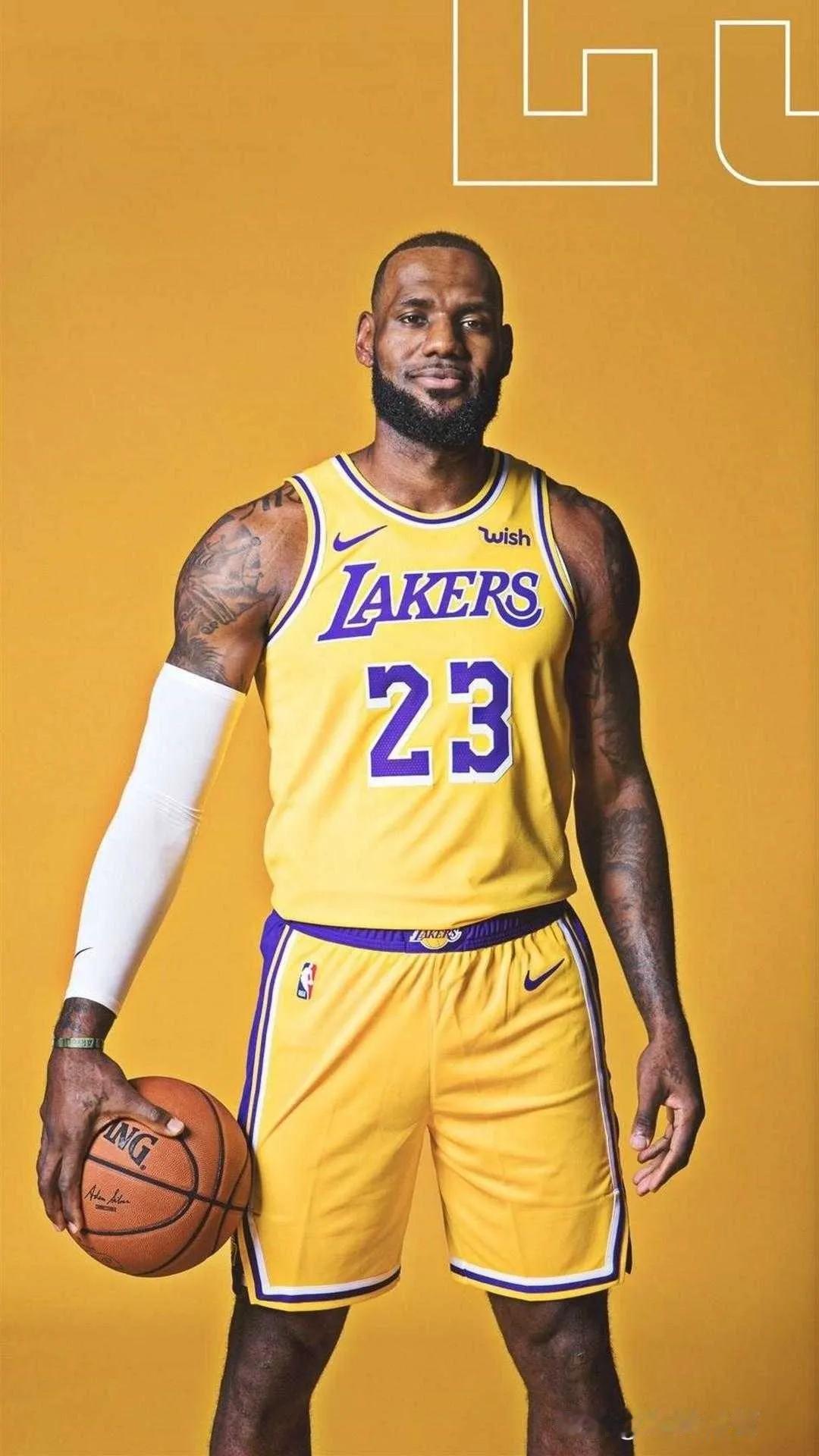 詹姆斯不被一些年轻人尊敬可能有几点原因：

1、觉得他换队太频繁，好像没有一直忠