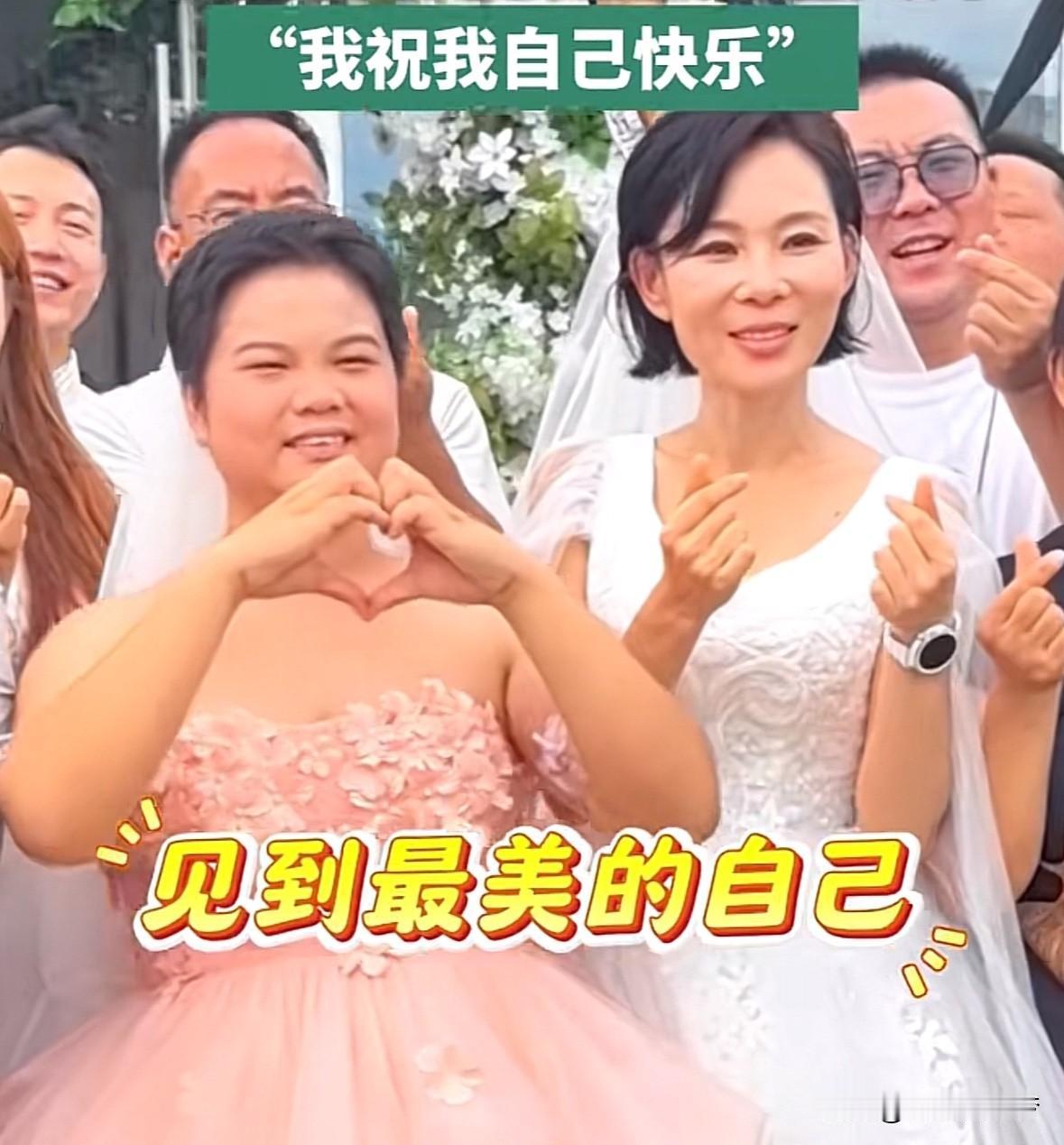 “地铁吐而女孩”青岛庆祝婚礼一周年，胡心瑶身穿粉色礼服 ，
激动落泪，
从没想到