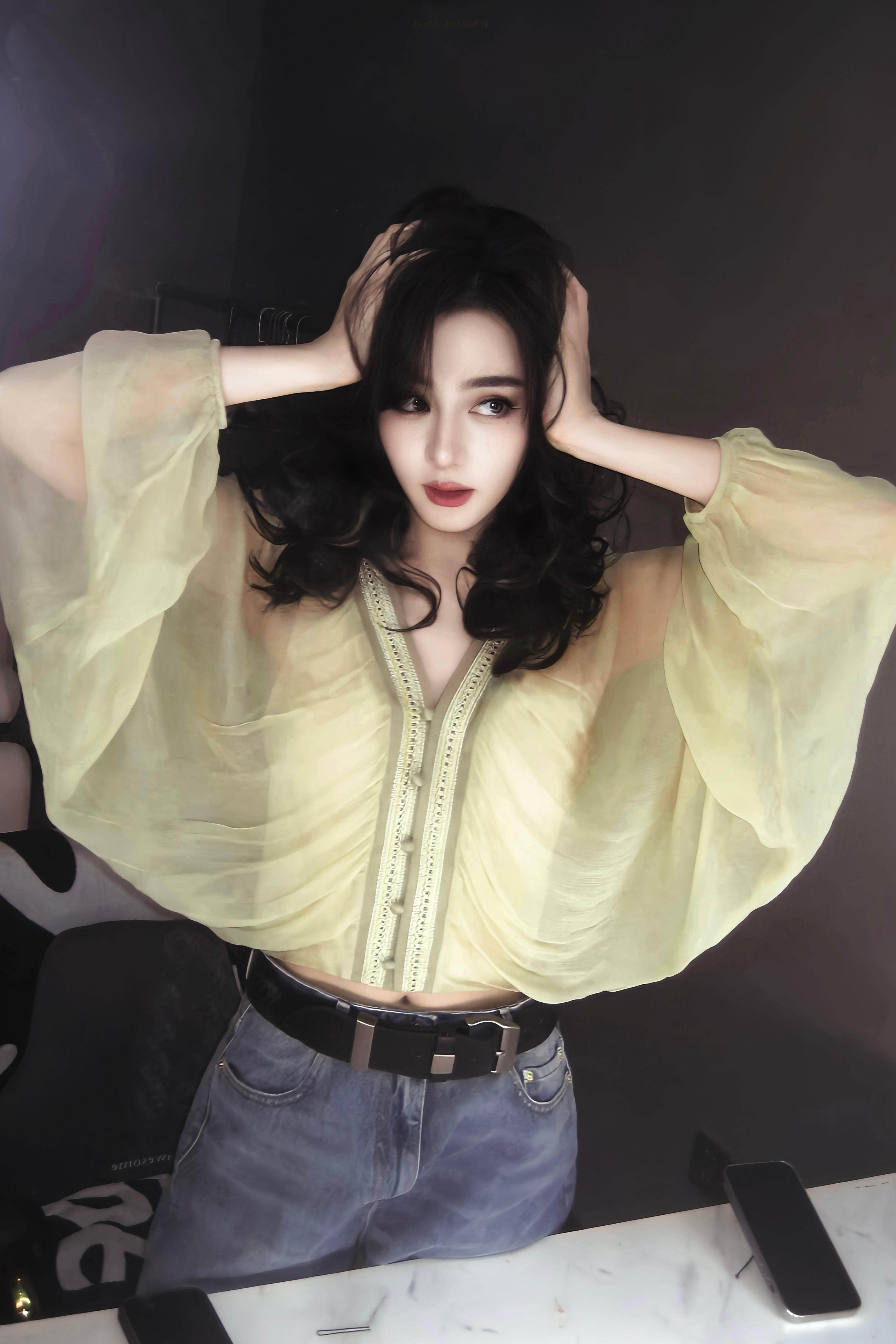 迪丽热巴钰珑 dlrb 迪丽热巴功夫女足 dlrb 迪丽热巴卫蓝“在壮阔的景色面