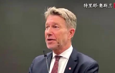 彻底打脸！欧盟前脚刚禁俄气中东就突发冲突，欧洲气价直接狂涨75%，挪威大臣直接摊