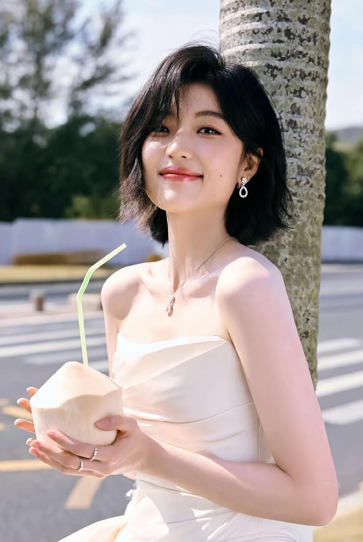 太喜欢孙千身上这股不服输的犟劲儿！
 
被说长相不够明艳、撑不起女主脸，圈内都劝