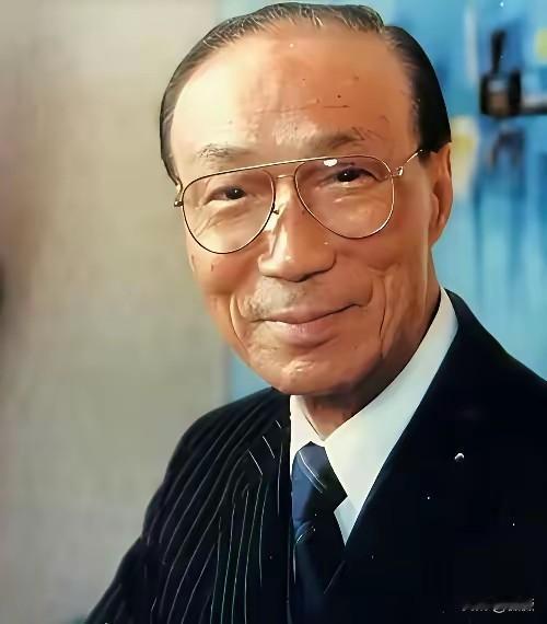 一位高人说:
你如果能不相信任何人，不可怜任何人，不深交任何人，不与任何人诉苦，