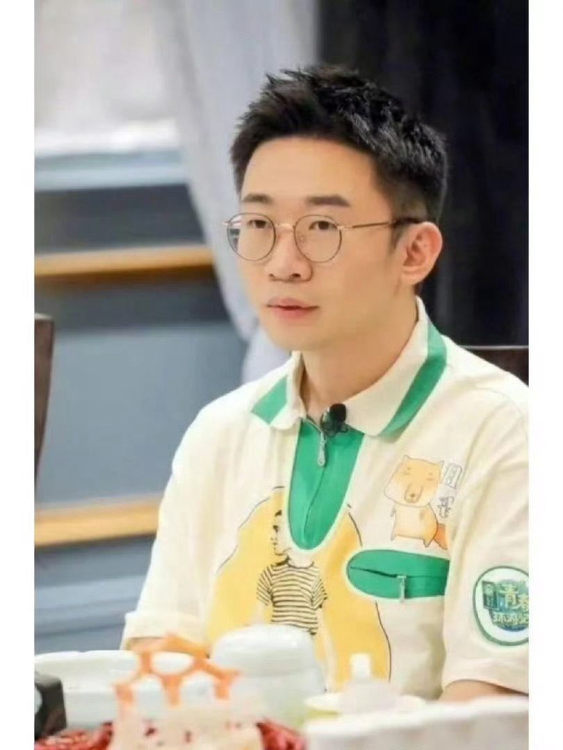 杨迪说自己第一次因为孩子气拿奖状太有意思啦！杨迪居然因为孩子气收获奖状，这还是头