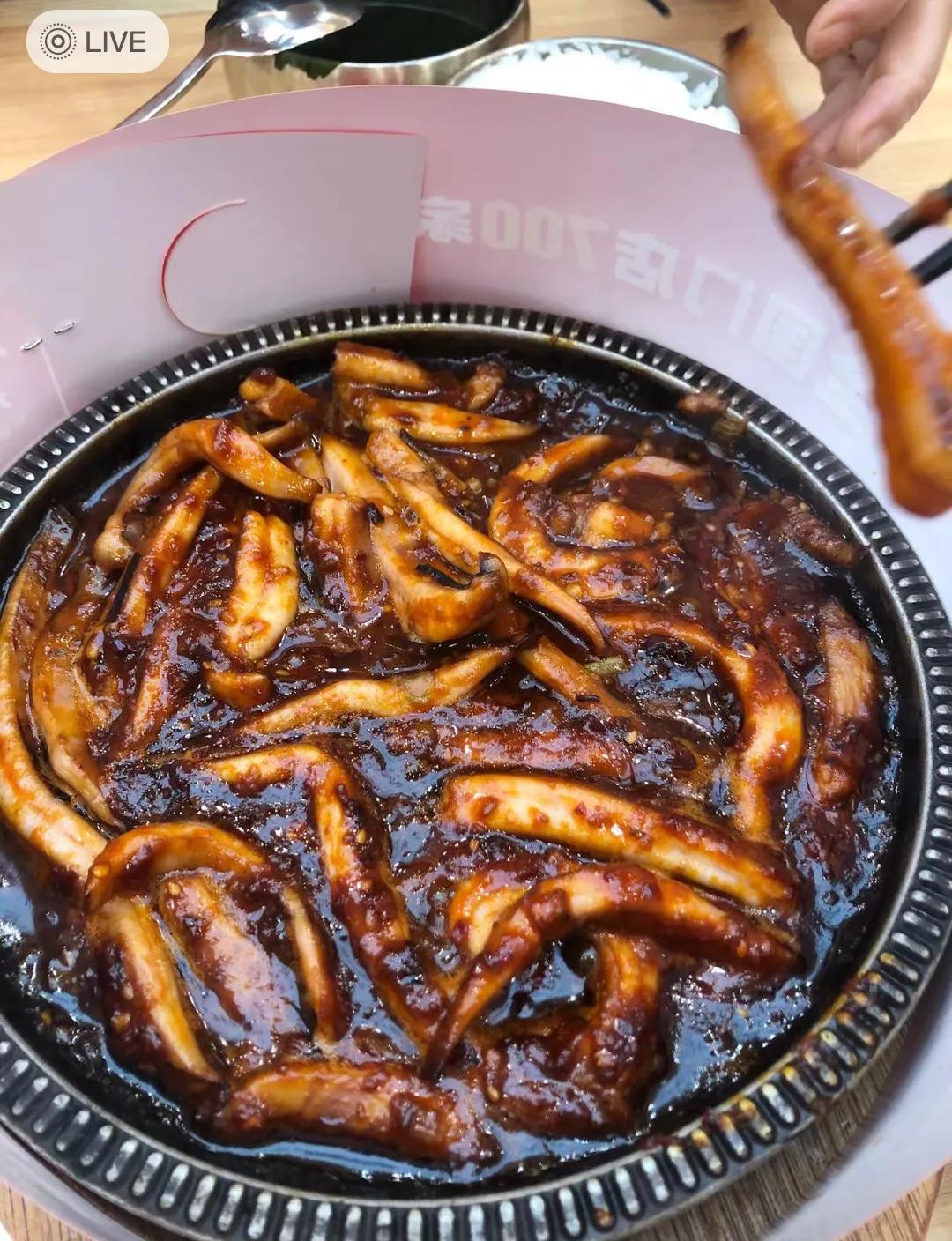 在济南，应该是说在全国，谁还没吃过米村拌饭呢？
经常去吃米村拌饭。人均20左右，