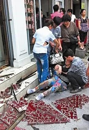 广告牌坠落致死事故调查报告文案

近日，一起广告牌坠落事故引起了广泛关注。以下是