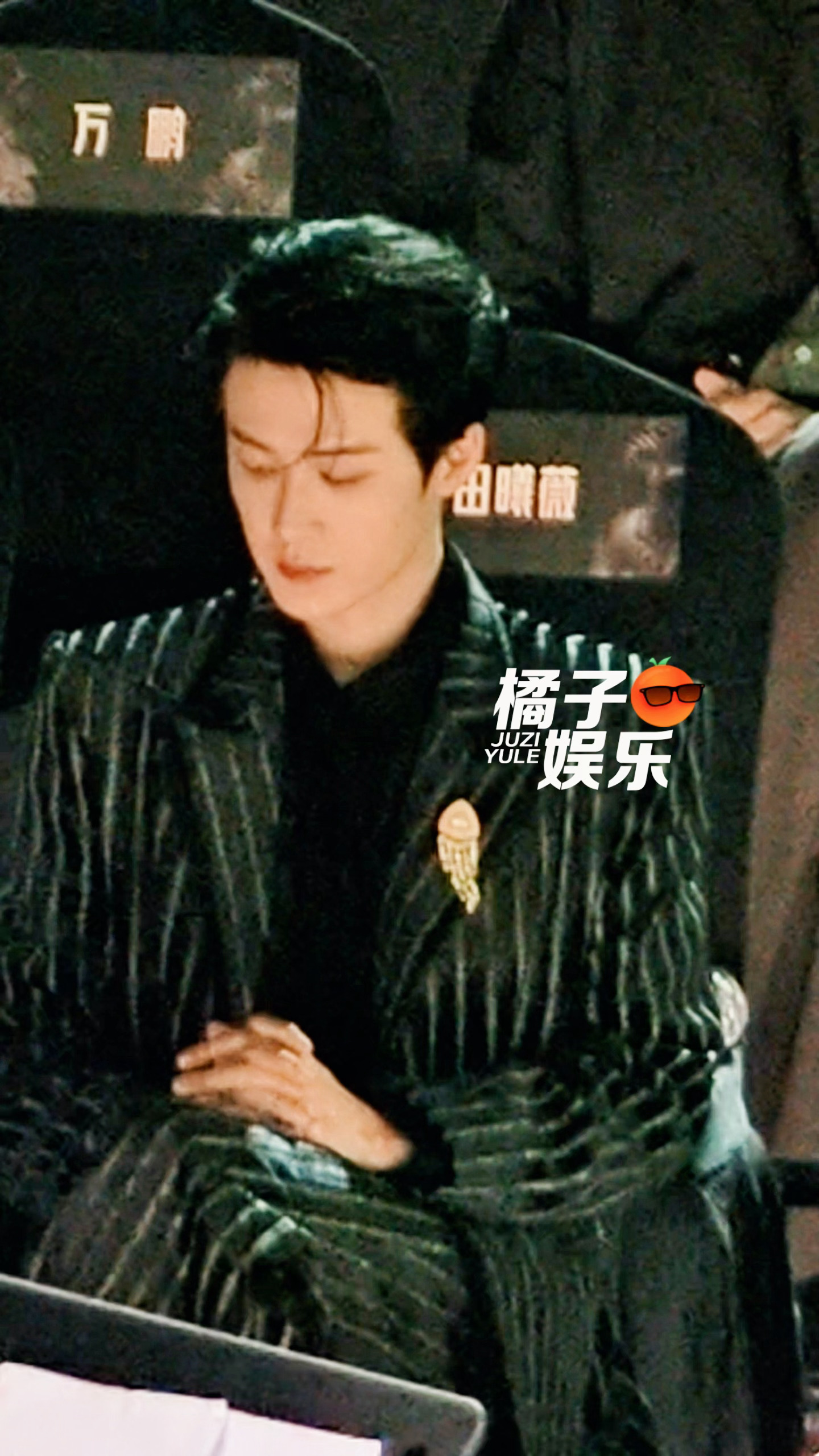 檀健次在台下坐着的这几秒我已经脑补了n篇高干文学了…..檀健次在台下坐着的这几秒