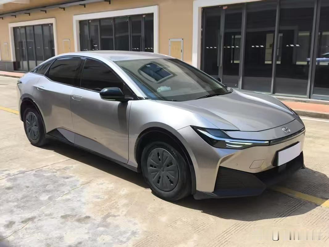 你还敢买新能源车吗？
我想这些车企真是没完没了了，价格战天天打个没完，完全不顾及