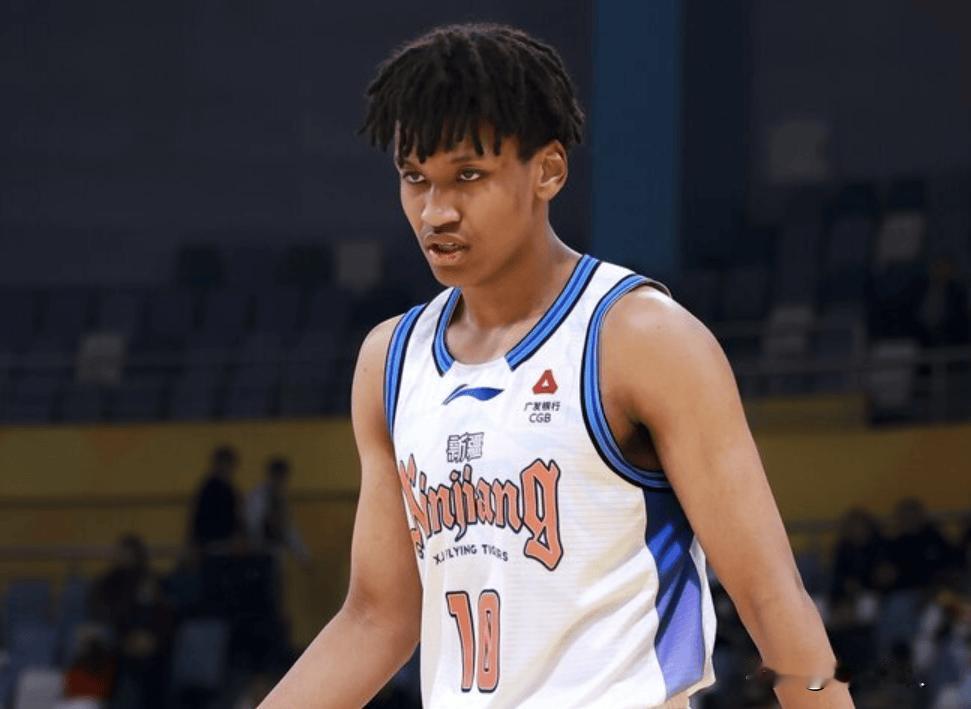 冯傲机会多了起来，刘炜指导不愿意给机会



冯傲最近得到不少机会，刘炜指导职教